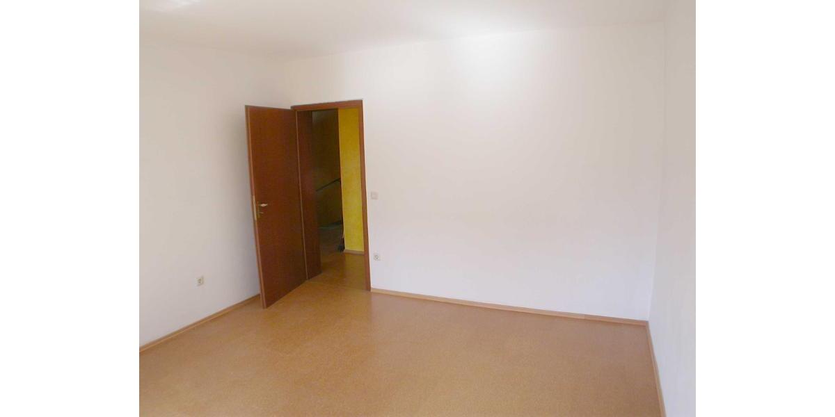 Elternschlafzimmer mit Zugang zum Balkon Bild 2