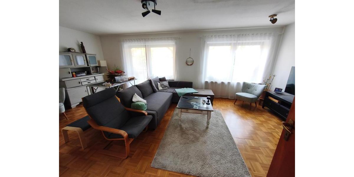 Wohnzimmer mit Zugang zum Garten Bild 1