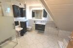 Große Maisonette mit Klimaanlagen (aktuell in 2 Wohnungen unterteilt) mit 2 Balkonen, 2 Einbauküchen und 2 Stellplätzen - Etagenwohnung Hausen | Angebot:27222621