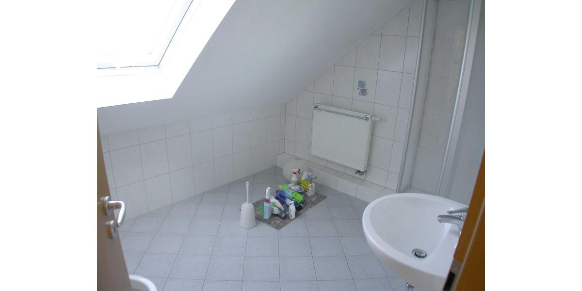 Bad mit Dusche DG Bild 1