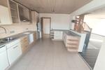 Große Maisonette mit Klimaanlagen (aktuell in 2 Wohnungen unterteilt) mit 2 Balkonen, 2 Einbauküchen und 2 Stellplätzen - Etagenwohnung Hausen | Angebot:27222621