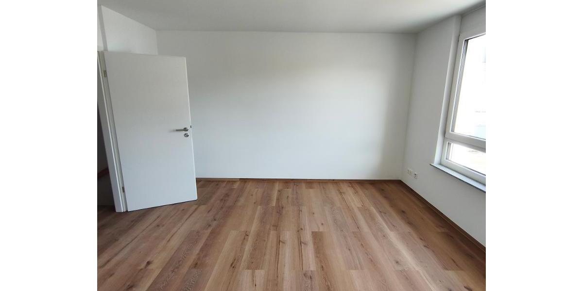 OG: Schlafzimmer mit Ankleide Bild 4
