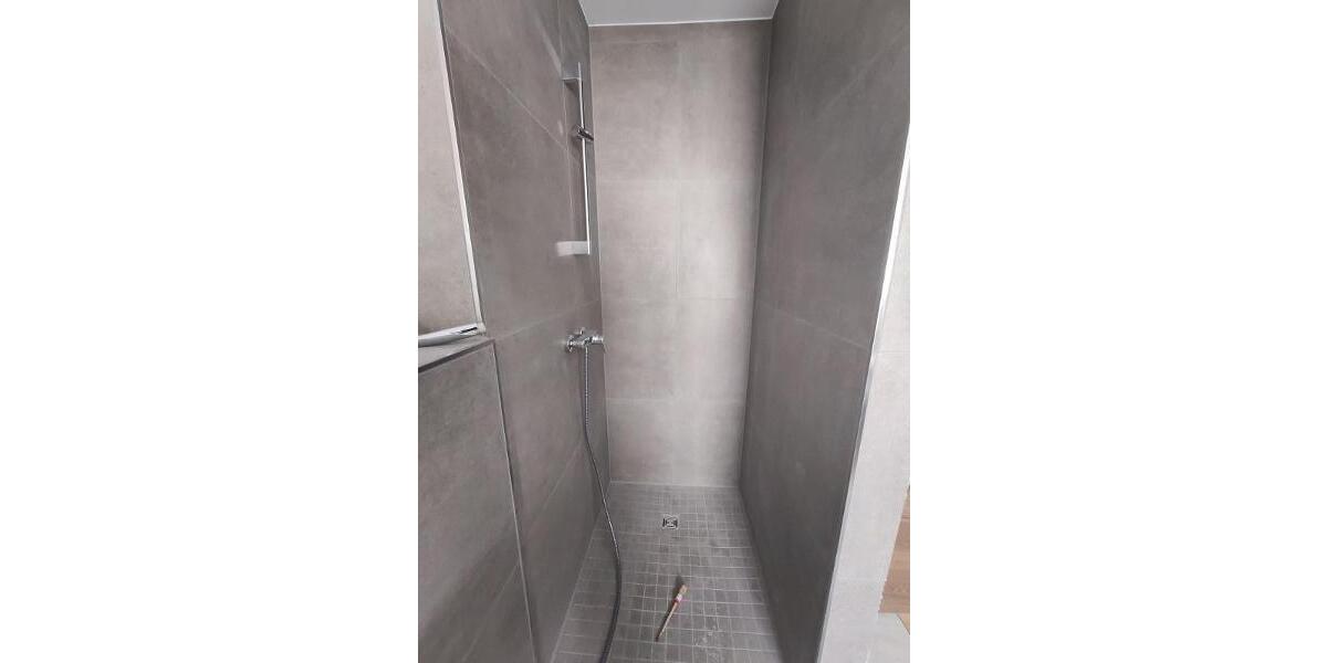 Bad mit Badewanne und Dusche Bild 7