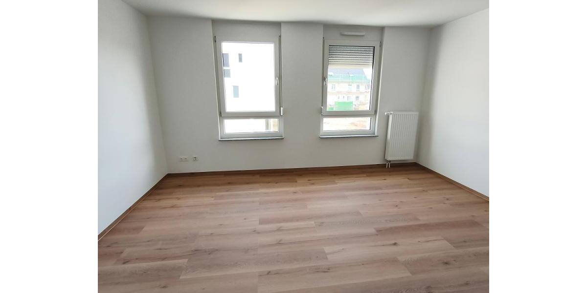 OG: Schlafzimmer mit Ankleide Bild 1