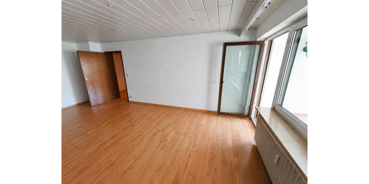 Wohnzimmer mit Zugang zur Terrasse Bild 4